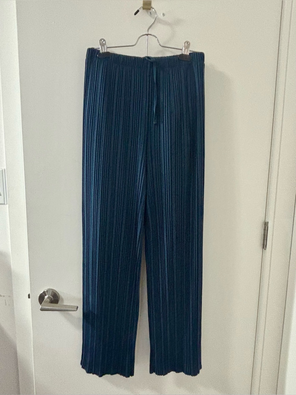 Women’s Navy Pleated Elastic-Waist with Drawstring Pant - Uniqlo Size S